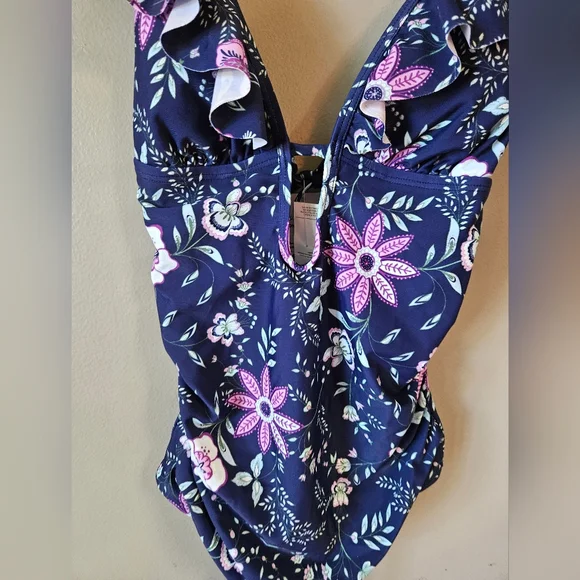 Cupshe One Piece 5 Items $10 - Picture 6 of 12